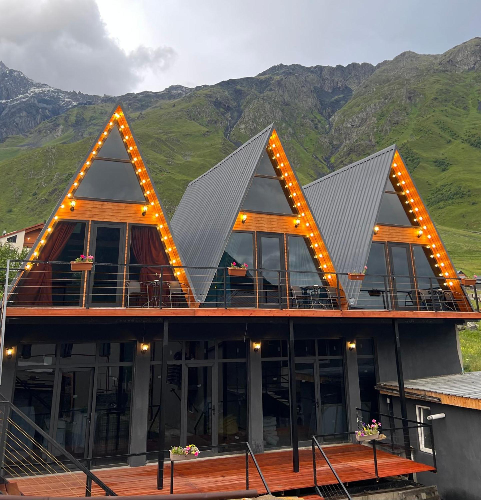 Отель Pyramid Kazbegi Экстерьер фото
